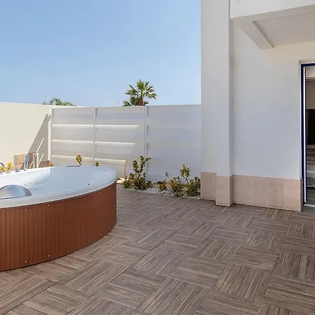Sundeck Hotel