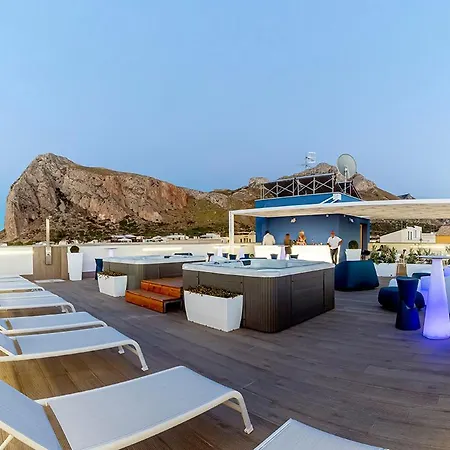 Sundeck 3*