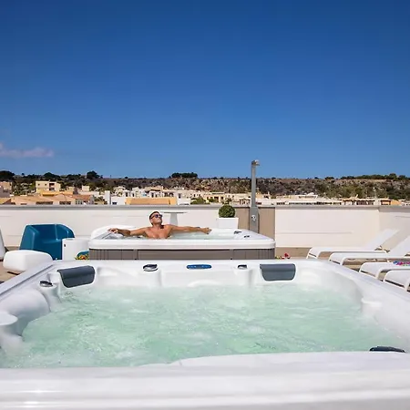 Отель Sundeck 3*