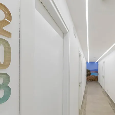 Отель Sundeck 3*