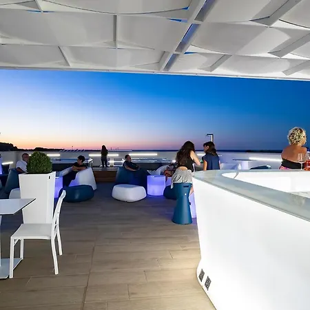 Sundeck Отель 3*