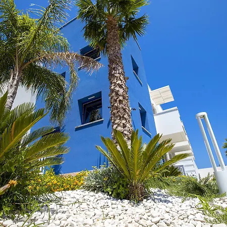 Отель Sundeck 3*